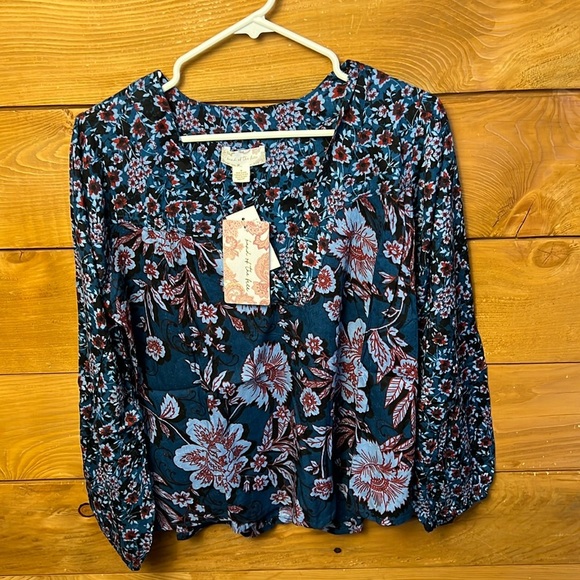 Band of Gypsies Tops - Band Of The Free peri blue Floral V Neck Long Sleeve Blouse Medium lightweight